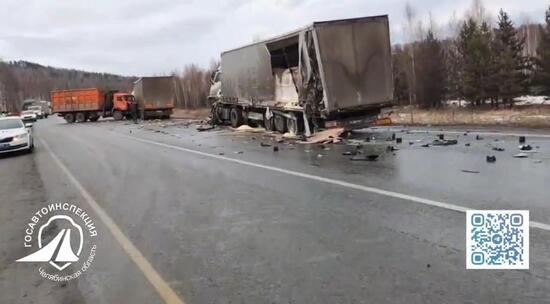 Шесть фур столкнулись в Челябинской области