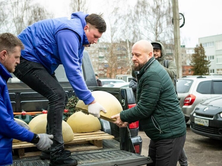 Курские «молодогвардейцы» перекрыли подъезд автомобилей к школе №54