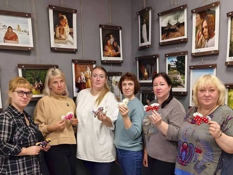 В Серпухове мастера из сельских клубов сшили первых тканевых мустангов