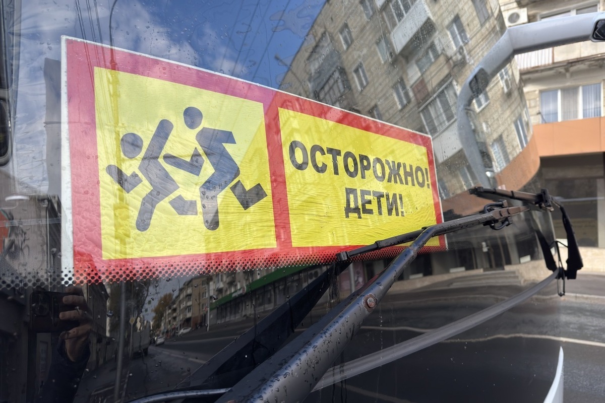 Автобус с пятьюдесятью детьми столкнулся с грузовиком в Челябинской области