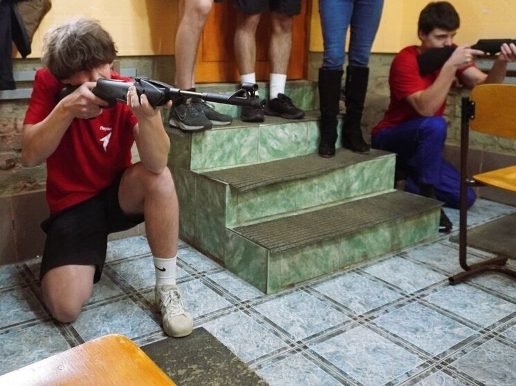 Новгородские призывники показали готовность защищать Родину в эстафете «Будь готов!»