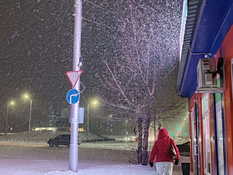 Тягачи мэрии вышли на улицы Улан-Удэ для помощи застрявшим автомобилям
