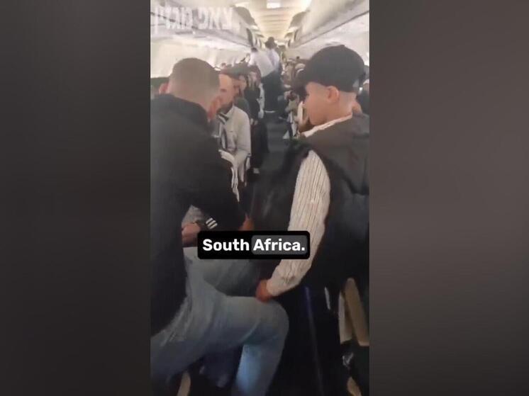 Более 150 палестинцев провели несколько часов в душном самолёте в ЮАР