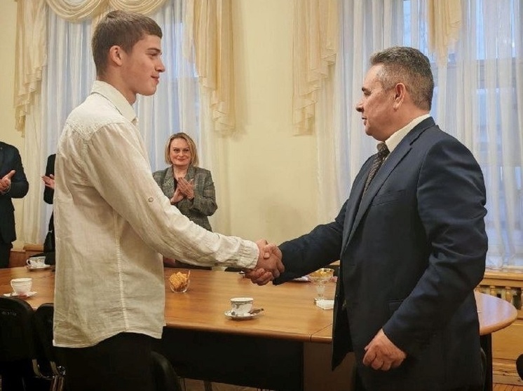 В мэрии Костромы вчера чествовали победителя Первенства Европы по боксу среди юниоров