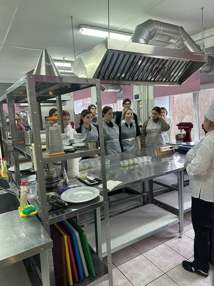 Юные серпуховичи освоили кулинарное искусство на мастер-классе в Профессиональном колледже Подмосковья