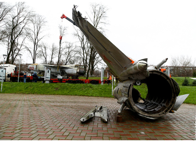 Истребитель МиГ-23 привезли в парк Победы Череповца