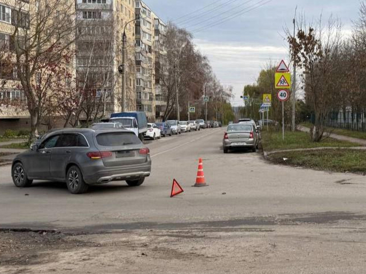 В Орле женщина перешла дорогу в неположенном месте и попала под колеса авто