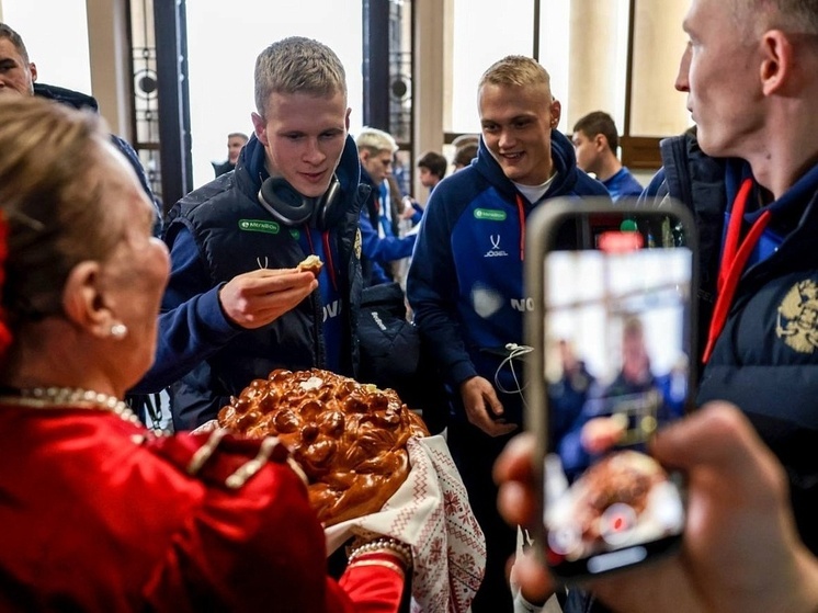 Сборные России и Перу встретили с хлебом-солью в аэропорту Сочи