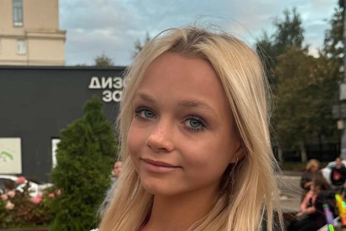 Елена Костылева выиграла пятый этап юниорской серии Гран-при России — Мемориал А.Г. Горшкова в Москве, отыгравшись с четвёртого места после короткой программы. В произвольной она исполнила тройной аксель и три четверных прыжка, набрав 215,56 балла — на 24,48 больше, чем у серебряного призёра. Татьяна Тарасова назвала Костылеву «уникумом», подчеркнув уникальность её прыжкового арсенала.