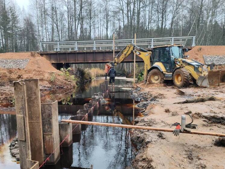 В Пестовском округе идет укрепление берегов реки Вотроса