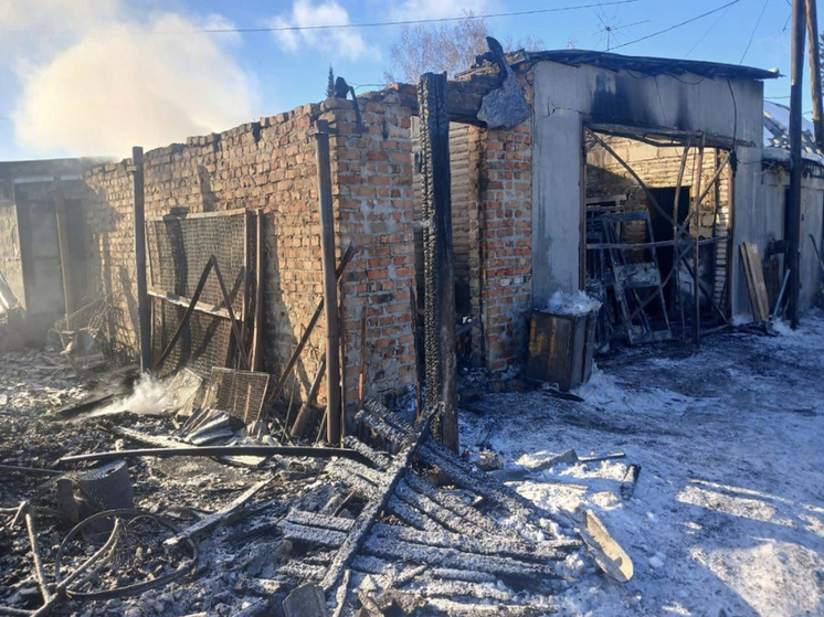 Под Новосибирском Росгвардия эвакуировала жильцов дома при пожаре