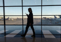 Эффективность блокировки телефонов россиян, вернувшихся из-за границы, подвергли сомнению эксперты