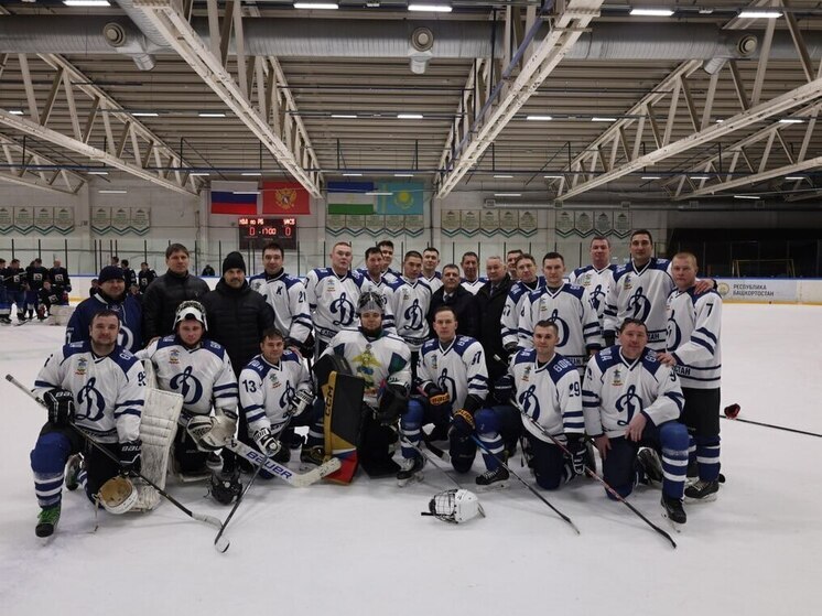 В Уфе прошел хоккейный турнир в честь Дня сотрудника МВД