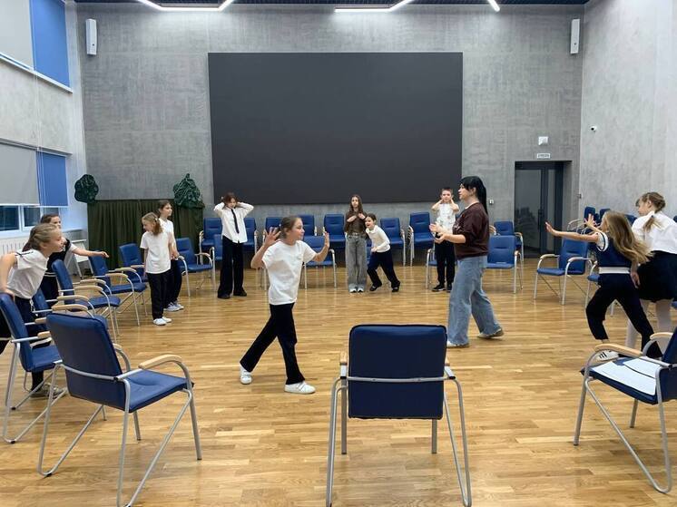Артисты драмтеатра Белгорода учат школьников актерскому мастерству