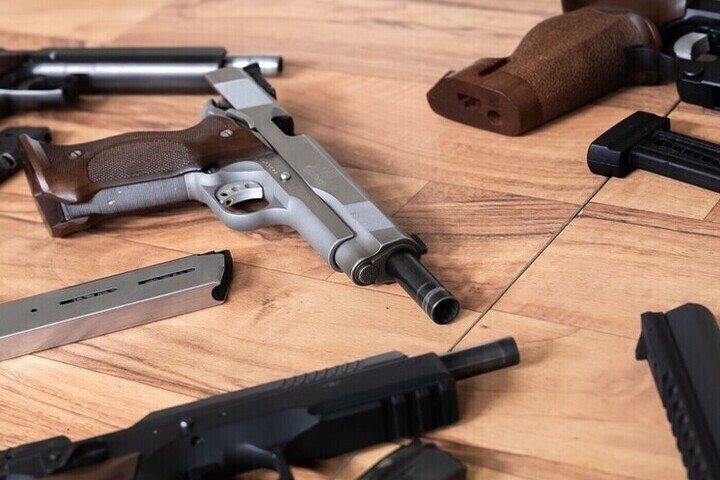 Полицейские обезвредили открывшего стрельбу в центре Парижа мужчину