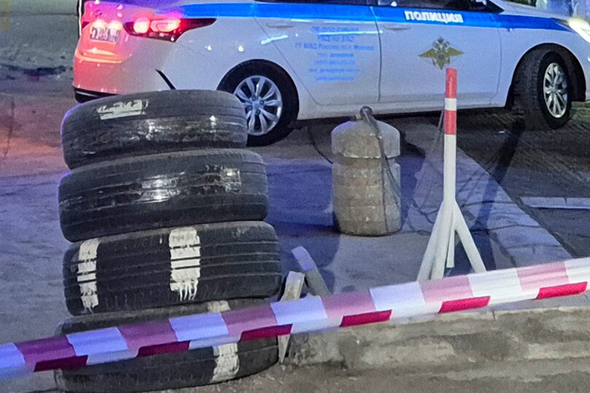 Автомобиль «Шкода» упал с трехэтажной парковки на юге Москвы