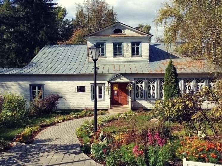 В Ильинском открылся обновленный библиотечный сад