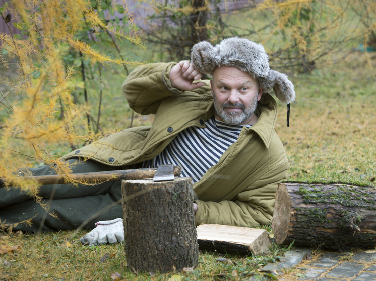 15 ноября 2025 года — день особый, когда переплетаются церковная традиция и древние народные обычаи. Православные верующие отмечают Михайловскую (или Родительскую) субботу — время особого поминовения усопших, а по народному календарю этот день известен как Житница, посвященный святым Акиндину и Пигасию, хранителям амбаров и урожая. Чтобы провести этот день правильно, стоит учитывать обе традиции.