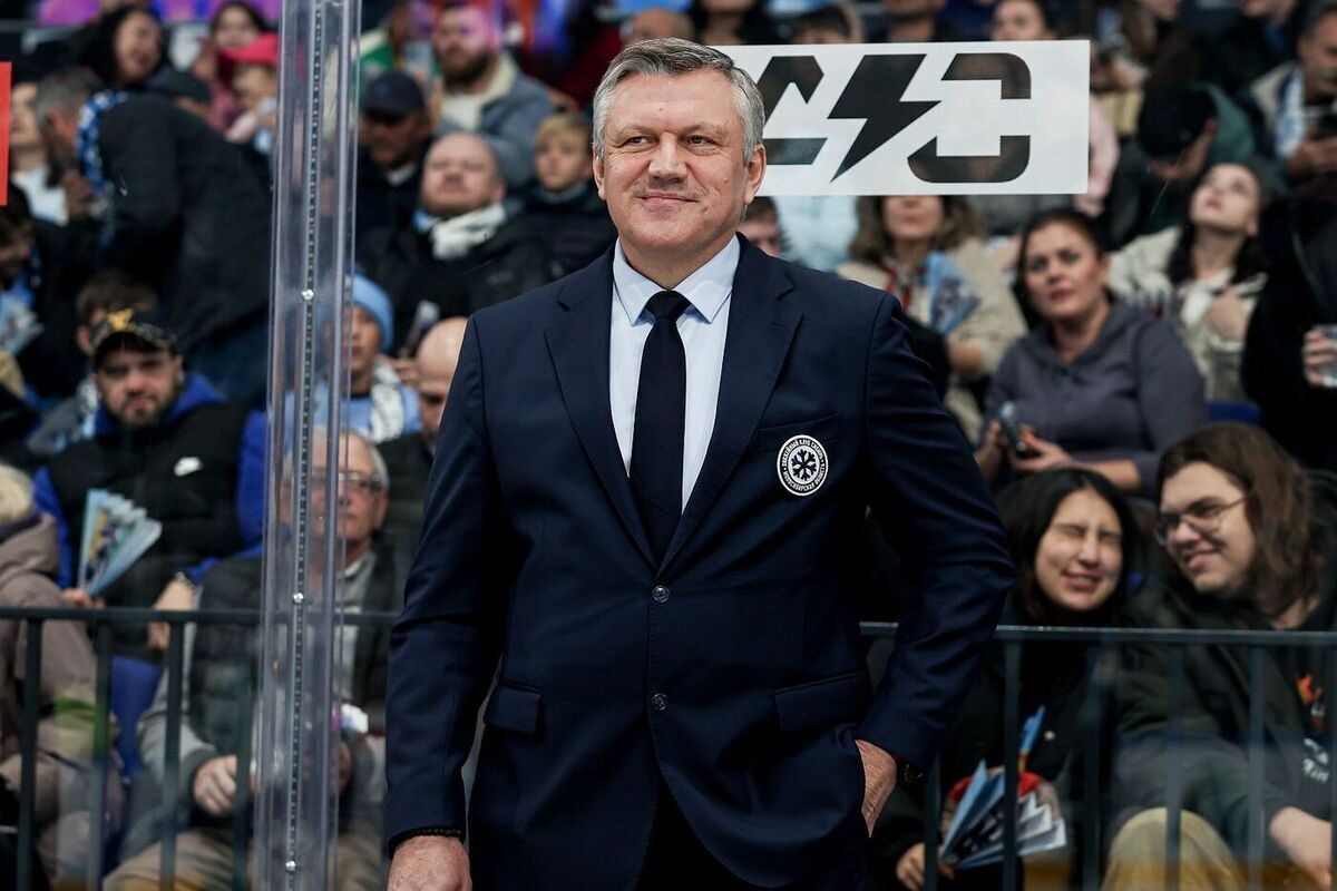 Олимпийский чемпион 1992 года по хоккею Вячеслав Буцаев покидает пост наставника команды Континентальной хоккейной лиги, новосибирской «Сибири», спустя всего шесть недель после своего назначения на эту должность
