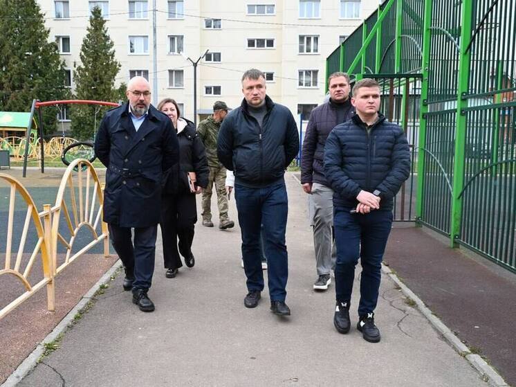 Дворы обновляются: глава округа проверил результаты благоустройства в Оболенске