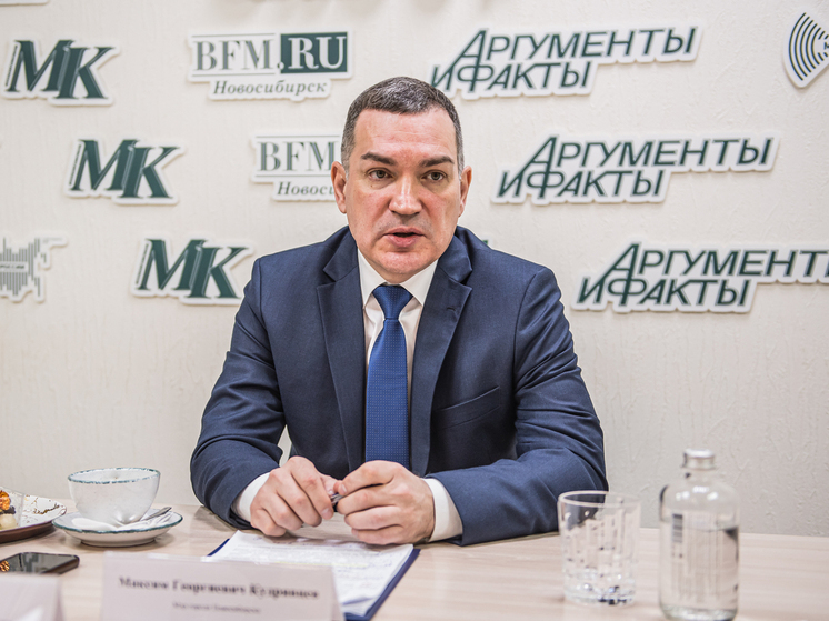 В Новосибирске из озера возле «Локомотив-Арены» достали несколько автомобилей