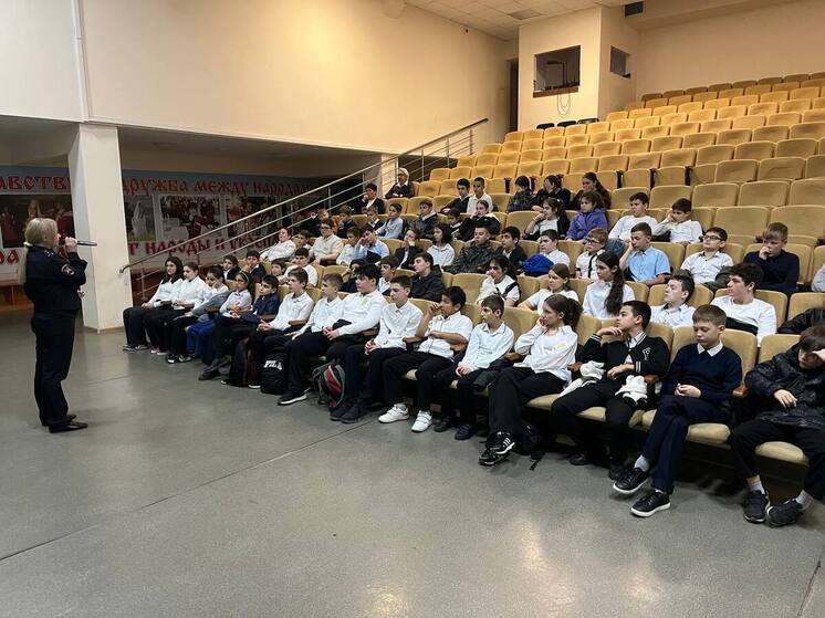 В рамках профилактического мероприятия «Мото-Вело-СИМ» сотрудники Госавтоинспекции Сочи продолжают информировать школьников о ПДД