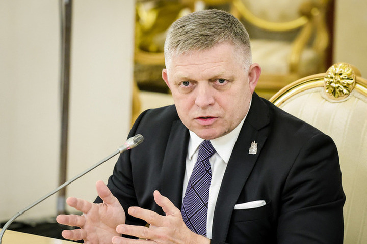 Fico pozval protestne študente, naj gredo v Ukrajino