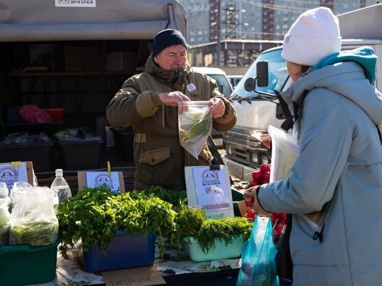 На улицах Владивостока развернулись продовольственные ярмарки