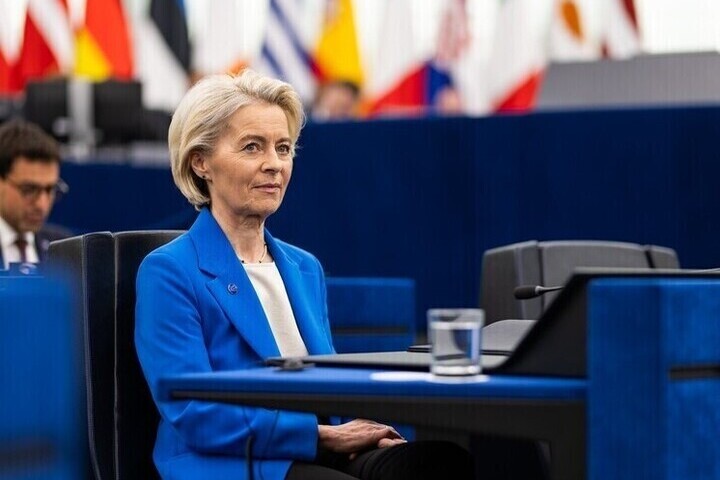 Урсула фон дер Ляйен переживает политический кризис в Европарламенте