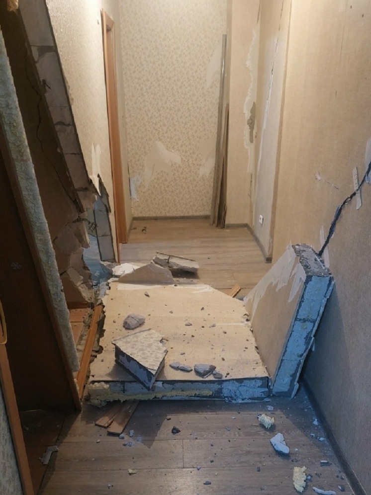 Часть межкомнатной стены рухнула в доме Нового Уренгоя