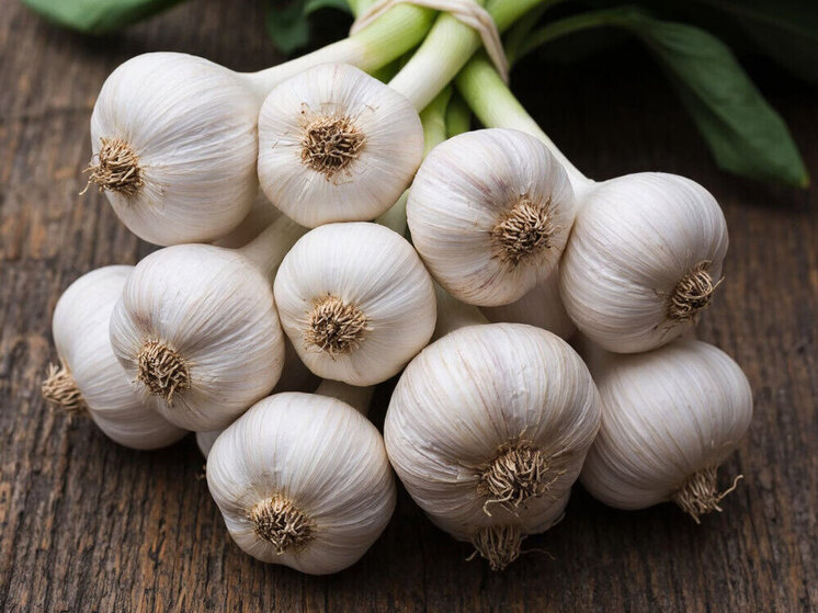 Ученые раскрыли мощное влияние чеснока на здоровье: от давления до защиты от рака
