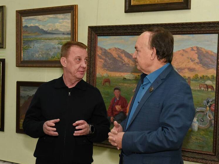 Мэр Барнаула встретился с представителем алтайской династии художников Щетининых