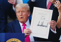 Социальный психолог, изучающий связь между подписью и личностью более 50 лет, утверждает: крупная размашистая подпись Дональда Трампа соответствует классическому паттерну нарциссизма и завышенной самооценки