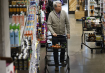 Не секрет, что американцы испытывают финансовые трудности: недавний опрос показал, что более половины из них испытывают трудности с покупкой продуктов