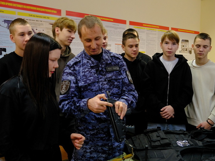 Студенты Йошкар-Олинского колледжа познакомились со службой в Росгвардии
