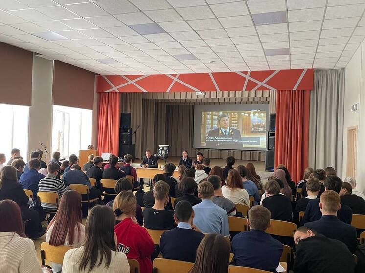 В районе Бурятии школьникам рассказали о службе и поступлении в вузы МВД