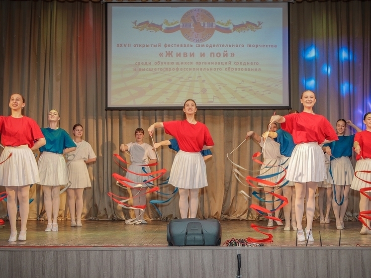 Брянские творческие коллективы выступили на фестивале «Живи и пой»