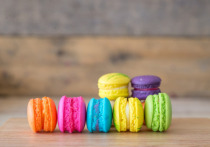 На фоне периодически случающихся массовых отравлений россиян зефиром вновь пришла неутешительная новость для любителей сладкого: клубничному маршмеллоу «для детей» от российского производителя белорусская санитарно-эпидемиологическая служба выдала «волчий билет»