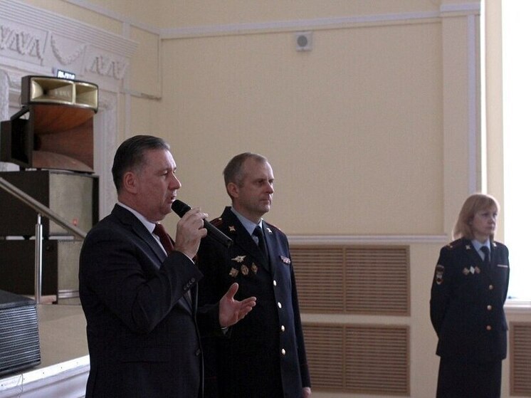 В Воронеже провели краш-курс для школьников и студентов о безопасности на дорогах