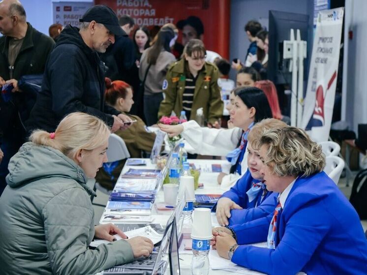 Минтруд утвердил календарь праздников и выходных дней на предстоящую зиму