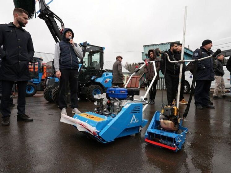 Кировская область получила современный «ледокол» для борьбы с зимней наледью