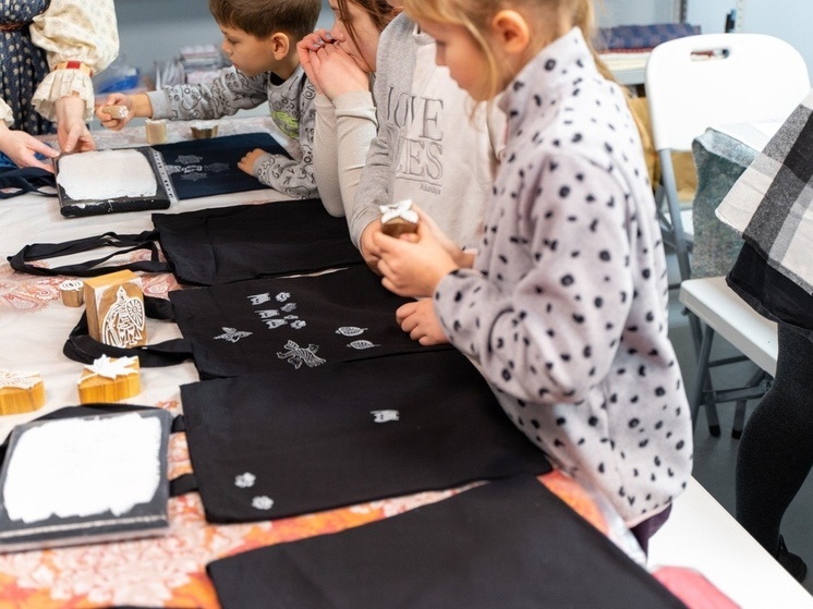 Погружение в древнее искусство набойки ткани ждет гостей Палат у Сокольей башни