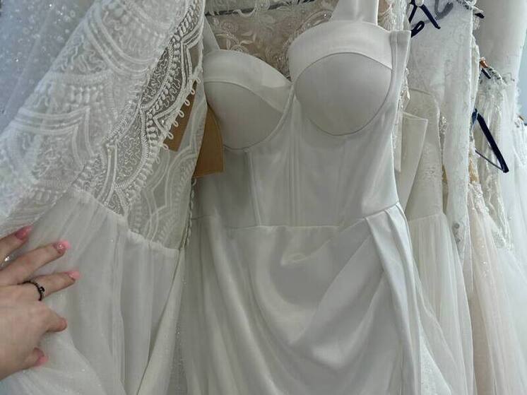 Иллюзорный брак жителя Сланцев с иностранкой расторгли по иску прокуратуры