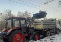 Городские дорожные и коммунальные службы Барнаула продолжают работы по противогололедной обработке и уборке снега. Из-за осадков в виде дождя и мокрого снега на дорогах краевой столицы образовался снежный покров и гололедица