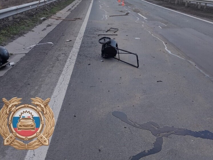 В Калининском районе дорожный рабочий травмировался после ДТП с ёмкостью