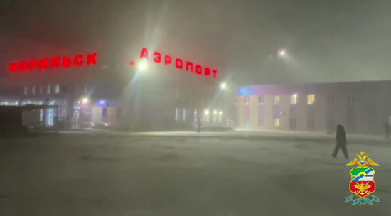  В Норильске из-за метели закрыт аэропорт: видео
