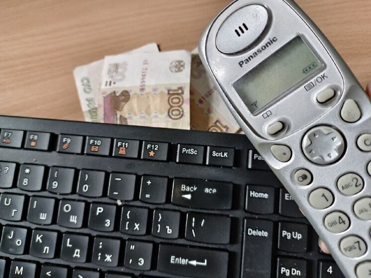 В Бийске 57-летний местный житель хотел увеличить капитал, но стал жертвой аферистов. Злоумышленники, прикинувшись симпатичной девушкой, познакомились в интернете с потерпевшим и выманили у него более восьми миллионов рублей. 