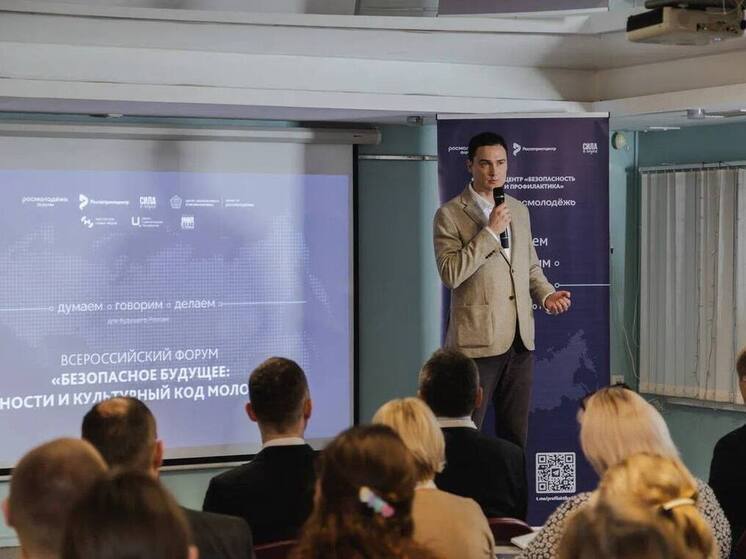 В Выборге 100 учителей из России научились противостоять манипуляциям в Интернете