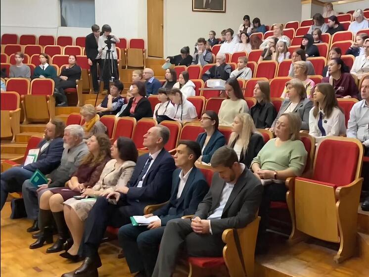 В Пущино открылась научная конференция «Экополис — город будущего»