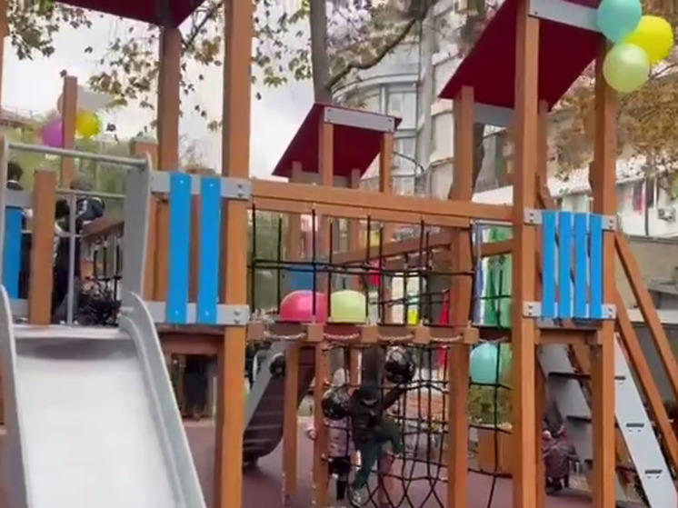 В Махачкале открыли благоустроенный двор по улице братьев Нурбагандовых